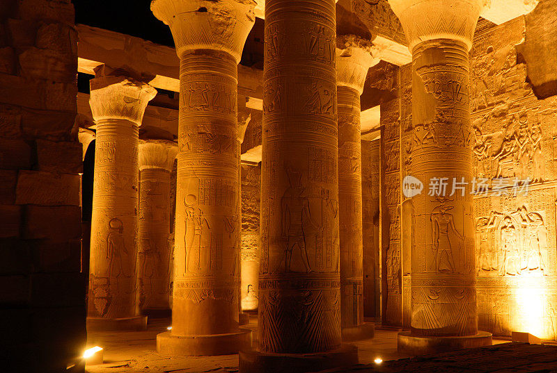 Kom Ombo神庙的夜景